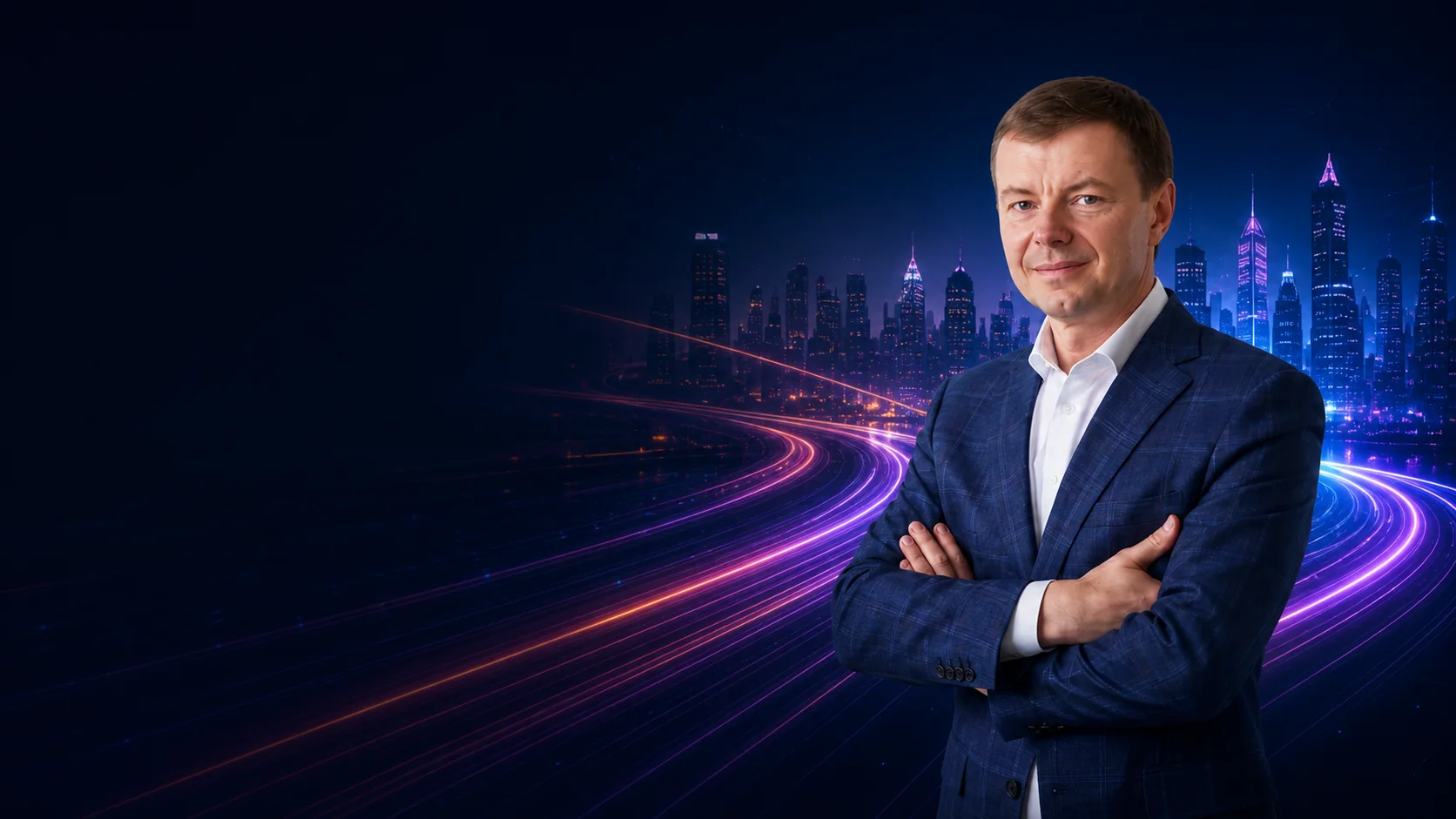 Ясаков Михаил Николаевич на фоне цифрового города